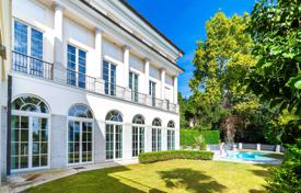 Villa – Belgirate, Piedmont, Italien. 5 000 000 €
