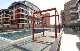 Wohnungen in einem Komplex mit einem Pool in Konyaalti Sarisu. $269 000
