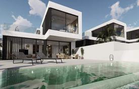 4 Schlafzimmer Villa mit (204 m²) Untergeschoss + Pool. Nur wenige Gehminuten von Geschäften und Restaurants im Rojales.. 775 000 €