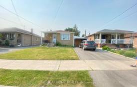 9-zimmer haus in der stadt in North York, Kanada. C$1 750 000