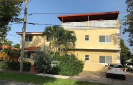 11-zimmer einfamilienhaus 599 m² in Miami, Vereinigte Staaten. $1 600 000