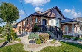 Haus in der Stadt – York, Toronto, Ontario,  Kanada. C$1 598 000