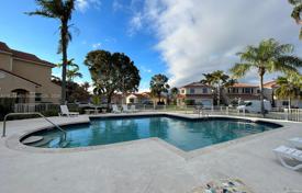 Haus in der Stadt – Pembroke Pines, Broward, Florida,  Vereinigte Staaten. $549 000