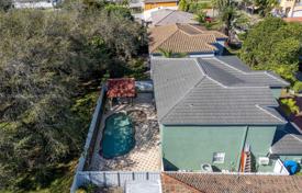5-zimmer haus in der stadt 247 m² in Miami, Vereinigte Staaten. $789 000