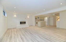 5-zimmer haus in der stadt in Etobicoke, Kanada. C$2 373 000