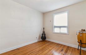 3-zimmer haus in der stadt in Etobicoke, Kanada. C$1 833 000