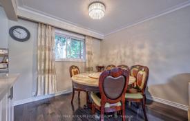 10-zimmer haus in der stadt in Scarborough, Kanada. C$1 345 000