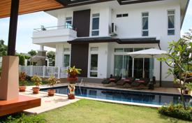 Villa – Phuket, Thailand. $3 200  pro Woche