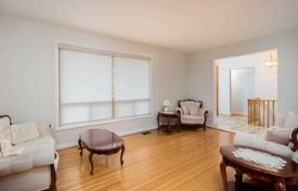 11-zimmer haus in der stadt in North York, Kanada. C$1 274 000