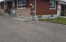8-zimmer haus in der stadt in Scarborough, Kanada. C$1 180 000