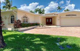 Einfamilienhaus – Surfside, Florida, Vereinigte Staaten. $1 590 000