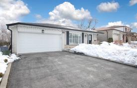 11-zimmer haus in der stadt in Scarborough, Kanada. C$1 776 000