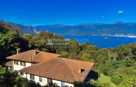 Villa – Stresa, Piedmont, Italien. 1 450 000 €