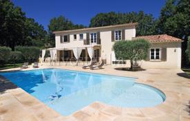 Villa – Châteauneuf-de-Gadagne, Provence-Alpes-Côte d'Azur, Frankreich. 3 000 €  pro Woche