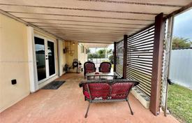 4-zimmer haus in der stadt 197 m² in Miami, Vereinigte Staaten. $699 000
