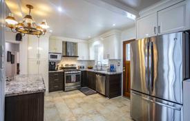 11-zimmer haus in der stadt in Scarborough, Kanada. C$1 576 000