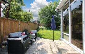 8-zimmer haus in der stadt in Scarborough, Kanada. C$1 293 000