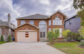 7-zimmer haus in der stadt in North York, Kanada. C$2 377 000