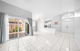 4-zimmer haus in der stadt 146 m² in Miami, Vereinigte Staaten. $599 000