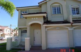 Haus in der Stadt – Doral, Florida, Vereinigte Staaten. $649 000