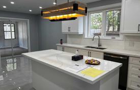 10-zimmer haus in der stadt in North York, Kanada. C$2 525 000