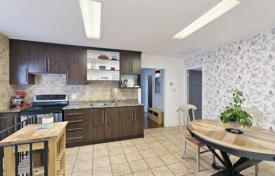7-zimmer haus in der stadt in North York, Kanada. C$1 173 000