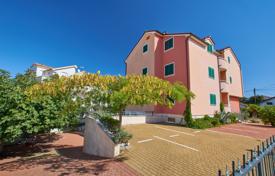 39-zimmer haus in der stadt 1155 m² in Vodice, Kroatien. 2 000 000 €