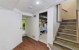 9-zimmer haus in der stadt in North York, Kanada. C$2 232 000
