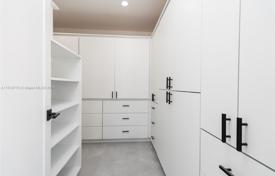 4-zimmer haus in der stadt 286 m² in Miami, Vereinigte Staaten. $1 500 000