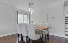 10-zimmer haus in der stadt in North York, Kanada. C$2 577 000