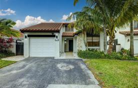 Haus in der Stadt – Hialeah, Florida, Vereinigte Staaten. $493 000