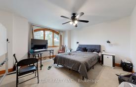 12-zimmer haus in der stadt in North York, Kanada. C$2 192 000
