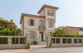 18-zimmer villa in Viareggio, Italien. 1 300 000 €