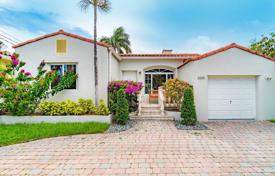 Einfamilienhaus – Surfside, Florida, Vereinigte Staaten. 768 000 €
