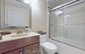 8-zimmer haus in der stadt in Scarborough, Kanada. C$1 642 000