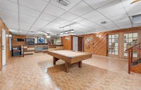 4-zimmer haus in der stadt 348 m² in Miami, Vereinigte Staaten. $490 000