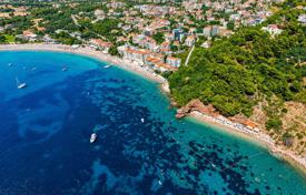 Grundstück in Sveti Stefan, Montenegro. 441 000 €