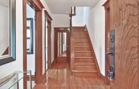 12-zimmer haus in der stadt in Etobicoke, Kanada. C$2 213 000