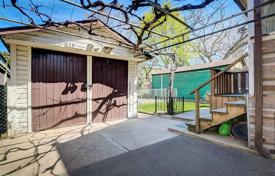 3-zimmer haus in der stadt in East York, Kanada. C$1 936 000