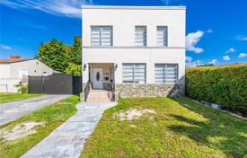 Haus in der stadt 228 m² in Miami, Vereinigte Staaten. $900 000