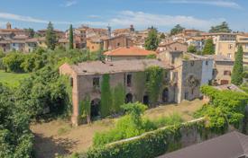20-zimmer stadthaus 1000 m² in Chiusi, Italien. 550 000 €