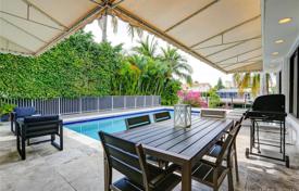 Wohnung – North Miami, Florida, Vereinigte Staaten. 3 340 €  pro Woche