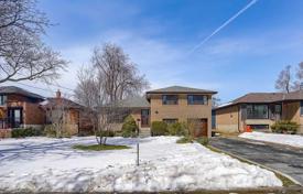 8-zimmer haus in der stadt in North York, Kanada. C$1 758 000