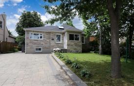 9-zimmer haus in der stadt in Etobicoke, Kanada. C$2 000 000