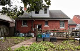 6-zimmer haus in der stadt in Scarborough, Kanada. C$1 360 000