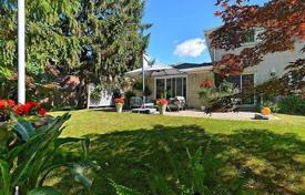 5-zimmer haus in der stadt in Etobicoke, Kanada. C$2 506 000