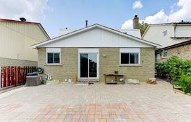 11-zimmer haus in der stadt in Scarborough, Kanada. C$1 390 000