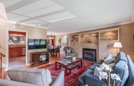 8-zimmer haus in der stadt in North York, Kanada. C$2 163 000
