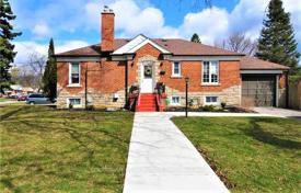 8-zimmer haus in der stadt in Scarborough, Kanada. C$1 573 000