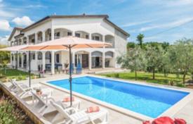 7-zimmer haus in der stadt 480 m² in Poreč, Kroatien. 1 499 000 €